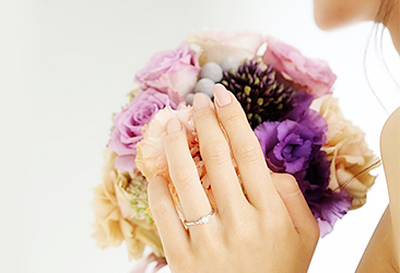 キラキラ好きに人気の結婚指輪|メレダイヤが輝く華やかデザインの魅力