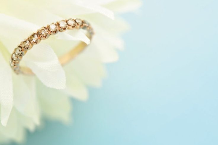 結婚指輪にダイヤモンドを入れる？毎日輝く”ダイヤ付きデザイン”の魅力！