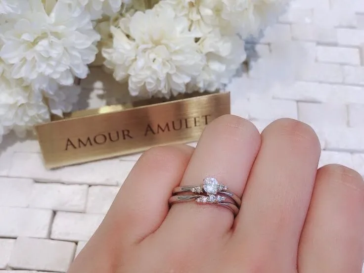 結婚指輪と婚約指輪、重ねて着ける意味とは?