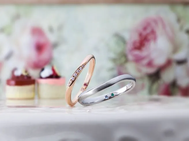 指輪の内側に誕生石を２石入れられる婚約指輪・結婚指輪のブランどCoffret Couleur（コフレクルール）