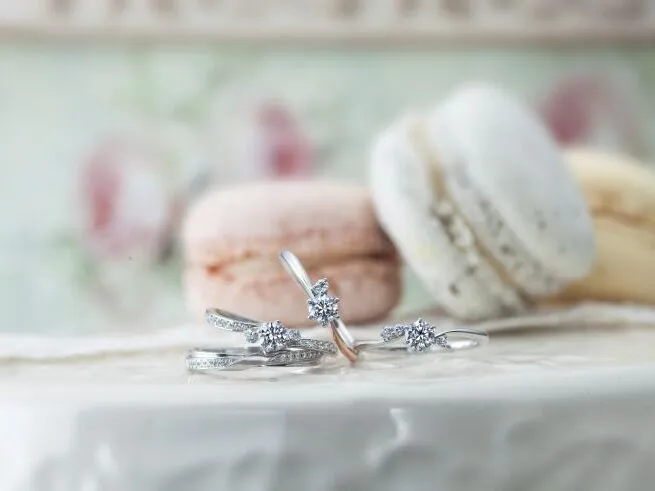 指輪の内側に誕生石を２石入れられる婚約指輪・結婚指輪のブランどCoffret Couleur（コフレクルール）