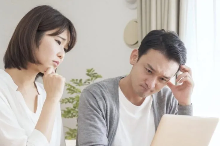 婚約指輪と結婚指輪、素材が違っても大丈夫？“ふたりらしい重ねづけ”のすすめ
