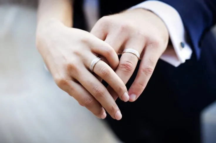 シンプルな結婚指輪ってつまらない？”王道デザイン”が長く愛される理由
