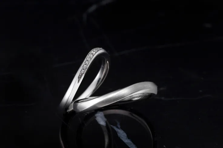 女性を美しく見せてくれる結婚指輪を手に入れたい！洗練されたデザインが魅力的な "ECTURO"