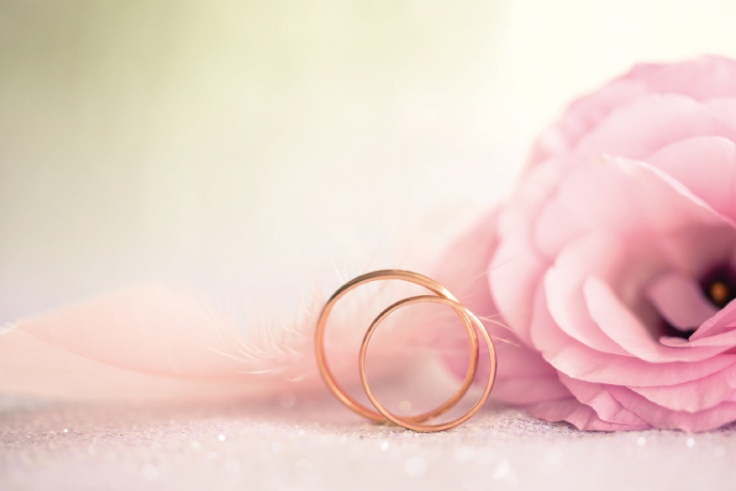 結婚指輪の人気カラーは？ホワイト系・ゴールド（イエロー）・ピンクを徹底比較！