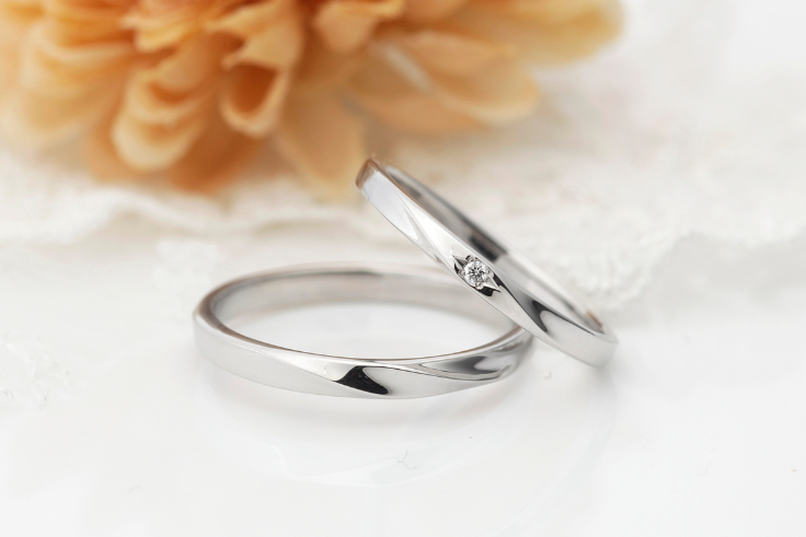 シンプルな結婚指輪 "VIVAGE"で見つかるお気に入りのデザイン