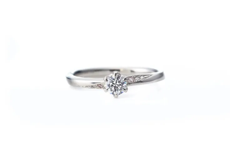 憧れのピンクダイヤモンドを婚約指輪に！