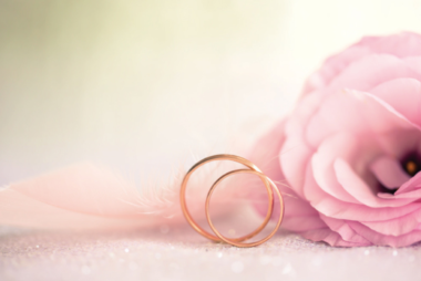 おそろいじゃなくてもいい!結婚指輪の”ペア感”はどうやって出す?