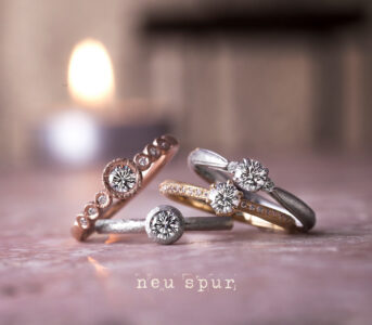 人と少し違う婚約指輪を選びたいなら。槌目（つちめ）加工のエンゲージリング